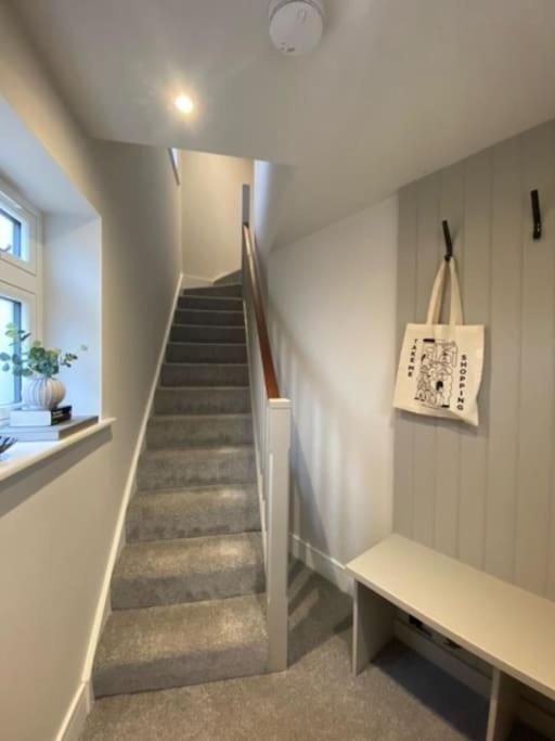 New Modern Studio Apartment Near To City Centre 索尔兹伯里 外观 照片